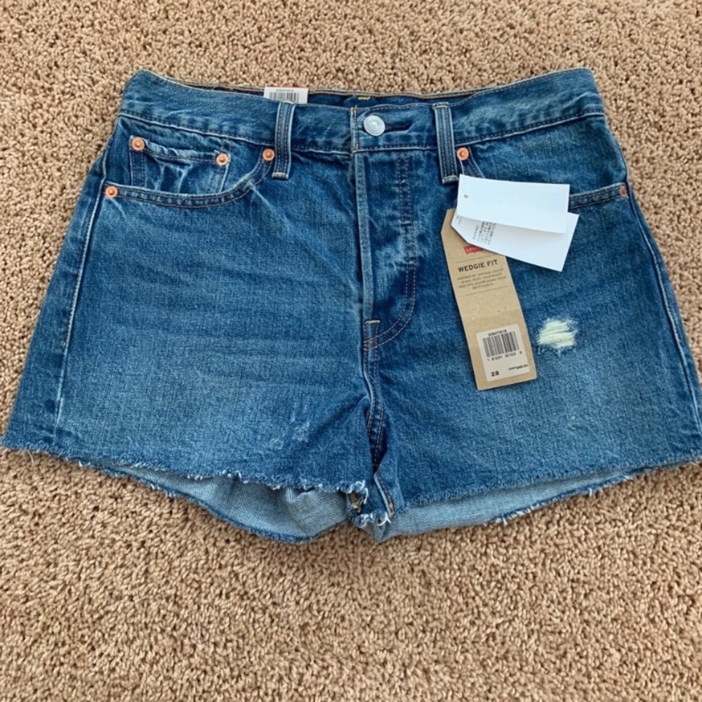 Levi’s Wedgie Fit Shorts